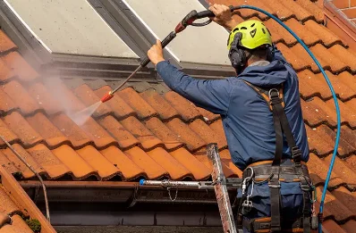 Démoussage et hydrofuge de toiture à Serques